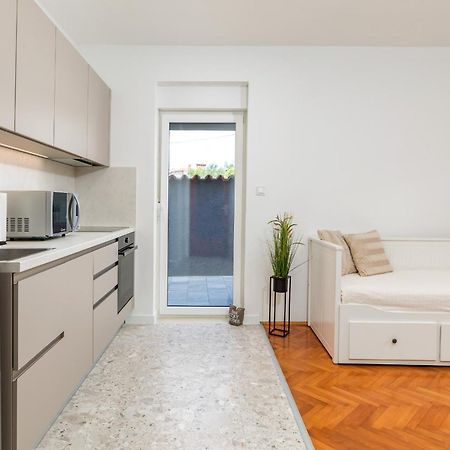 Apartment Tesic Close To The Sea With Shared 4Xbicycles Fažana エクステリア 写真