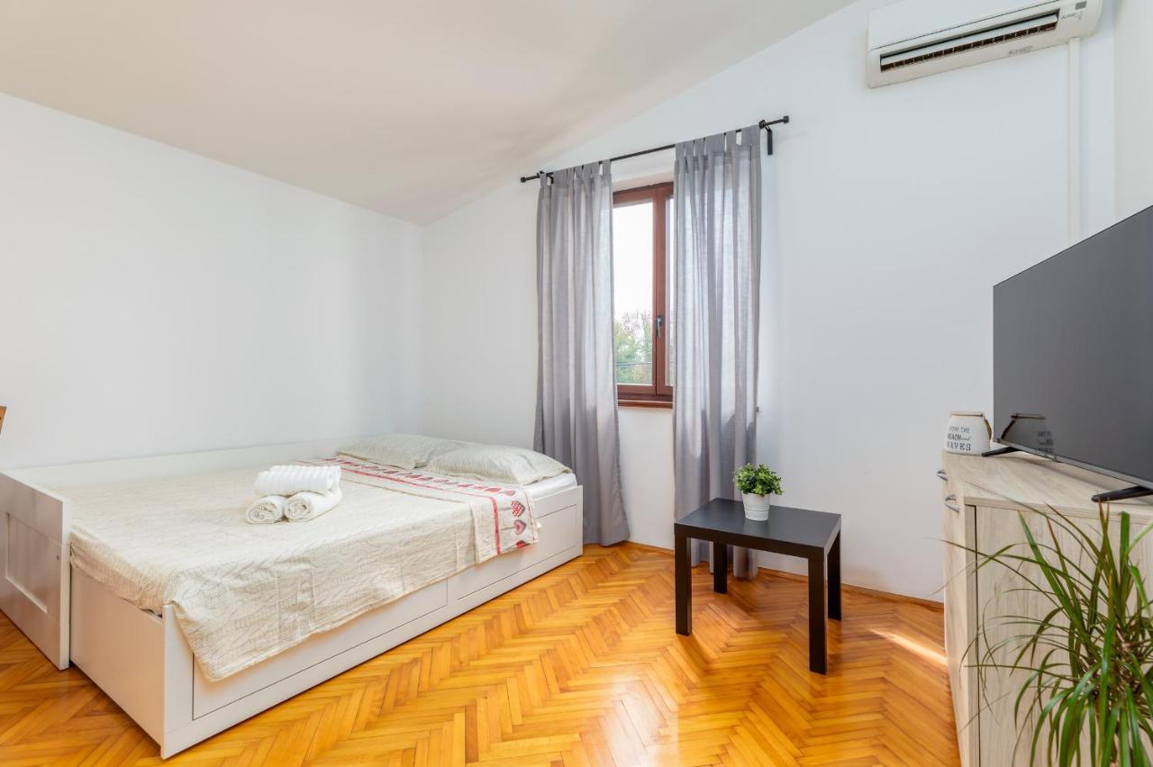 Apartment Tesic Close To The Sea With Shared 4Xbicycles Fažana エクステリア 写真