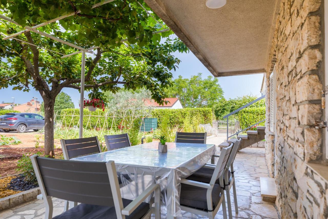 Apartment Tesic Close To The Sea With Shared 4Xbicycles Fažana エクステリア 写真